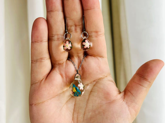 sada skleněných šperků "Ptáček na sakuře" náhrdelník a náušnice