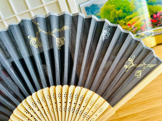 skládací látkový vějíř "Magnolie” ručně malovaný