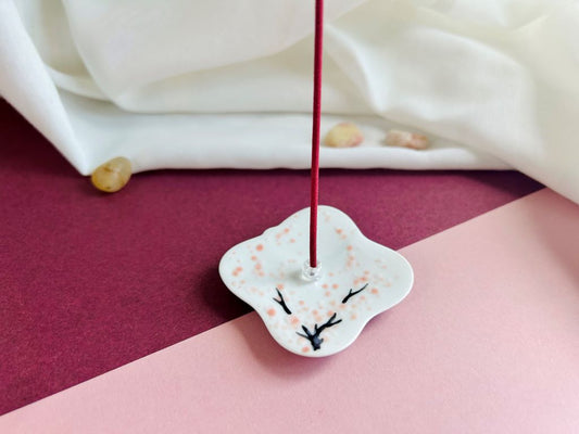 porcelánový stojánek na vonné tyčinky "Ráno pod sakurou" 5,5x5,5 cm