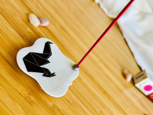 porcelánový stojánek na vonné tyčinky "Origami drak" 5,5x5,5 cm