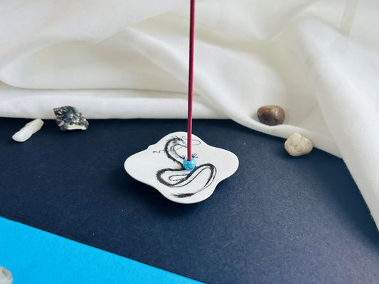 porcelánový stojánek na vonné tyčinky "Drak" 5,5x5,5 cm