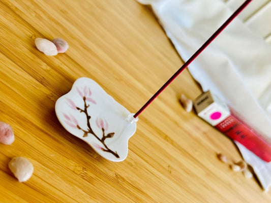 porcelánový stojánek na vonné tyčinky "Vůně jarního snu" 5,5x5,5 cm