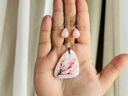 sada skleněných šperků "Ráno pod sakurou" náhrdelník a náušnice