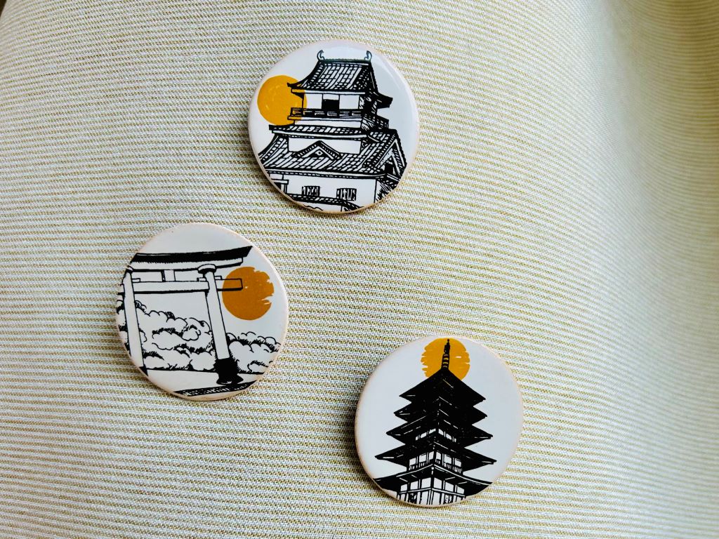 keramická brož "Architektura dávného Japonska"