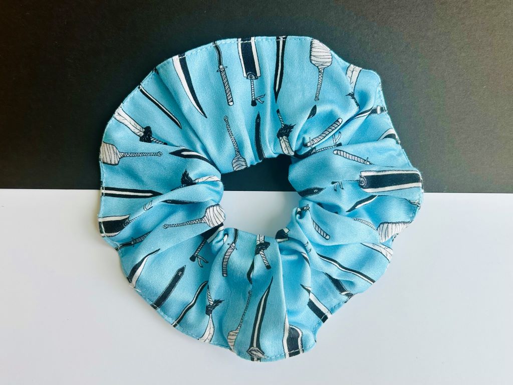 scrunchies "Anime meče" látková gumička do vlasů