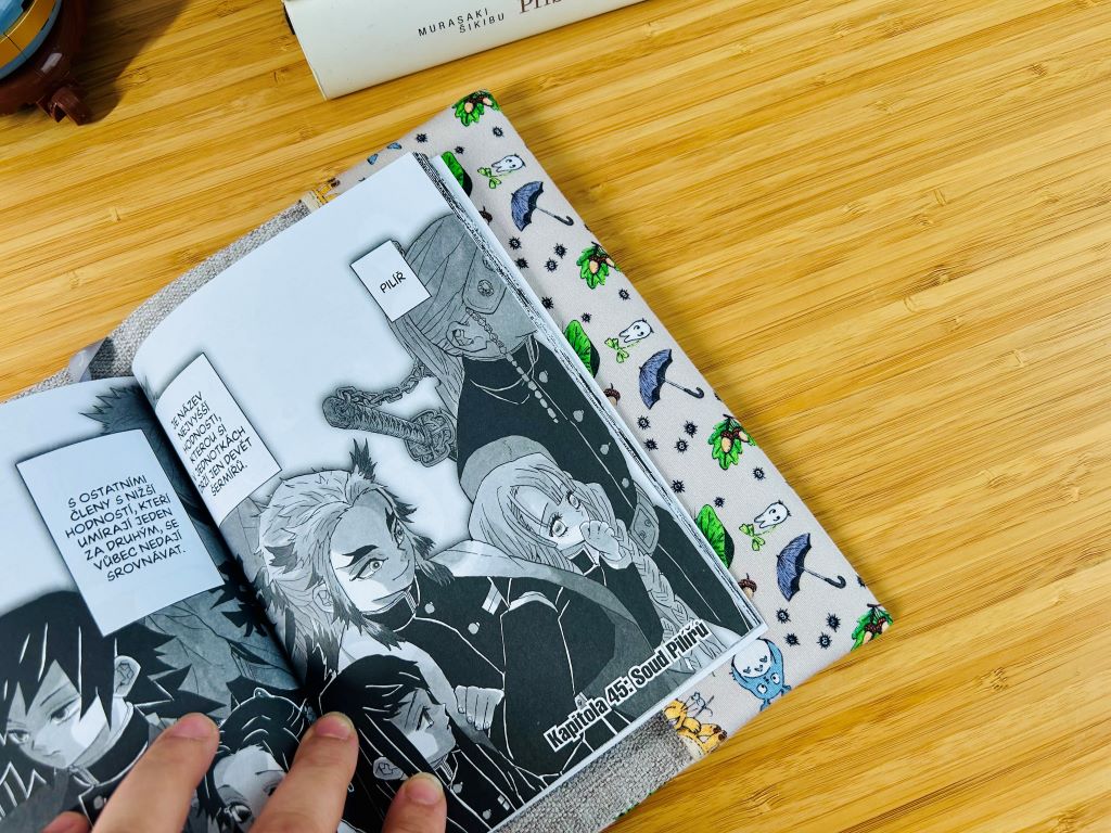 obal na knihu "Totoro a další lesní duchové" malý