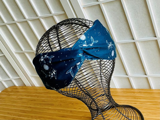 látková čelenka "Jezerní drahokamy aneb koi kapříci s měsícem" s gumičkou