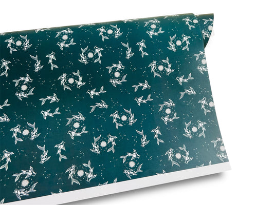 Balící papír "Jezerní drahokamy aneb koi kapříci s měsícem" 475 x 680 mm