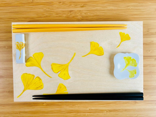 Dárková sada "Zlaté ginkgo listy" na jídelní hůlky a odkladače