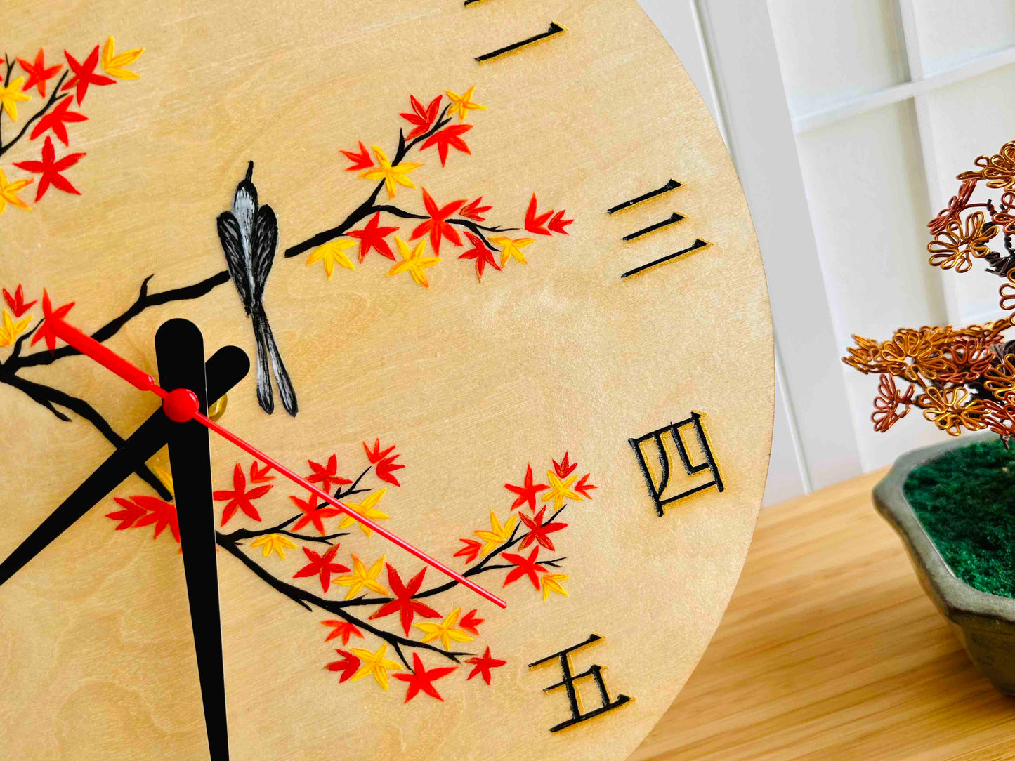 Luxusní dřevěné hodiny "Tři přátelé zimy" 29 cm