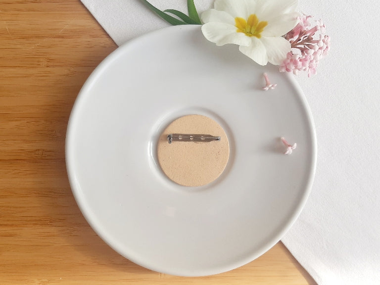 keramická brož "Ráno pod sakurou"