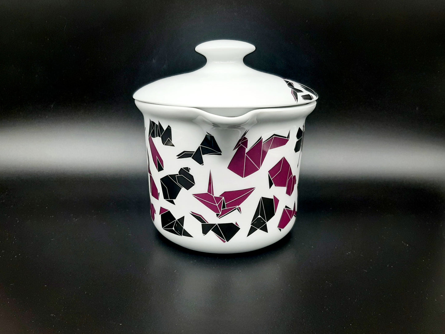 hrnek "Origami" velký s hubičkou a víkem 900 ml