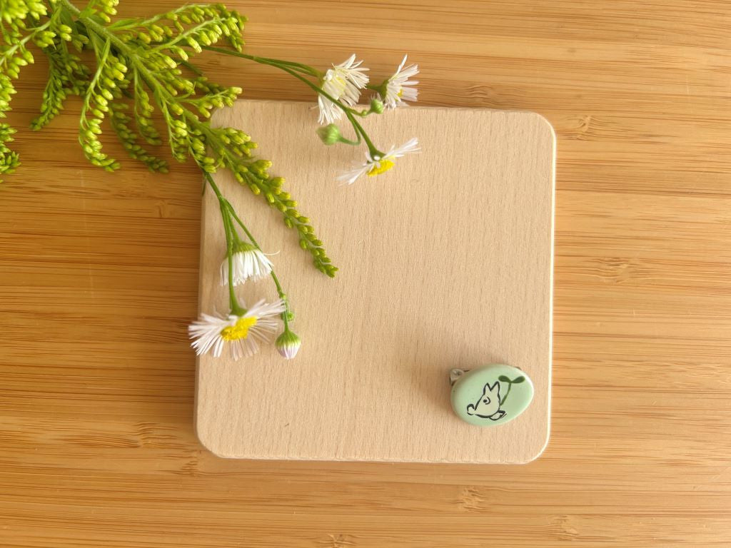 keramická mini brož "Totoro"