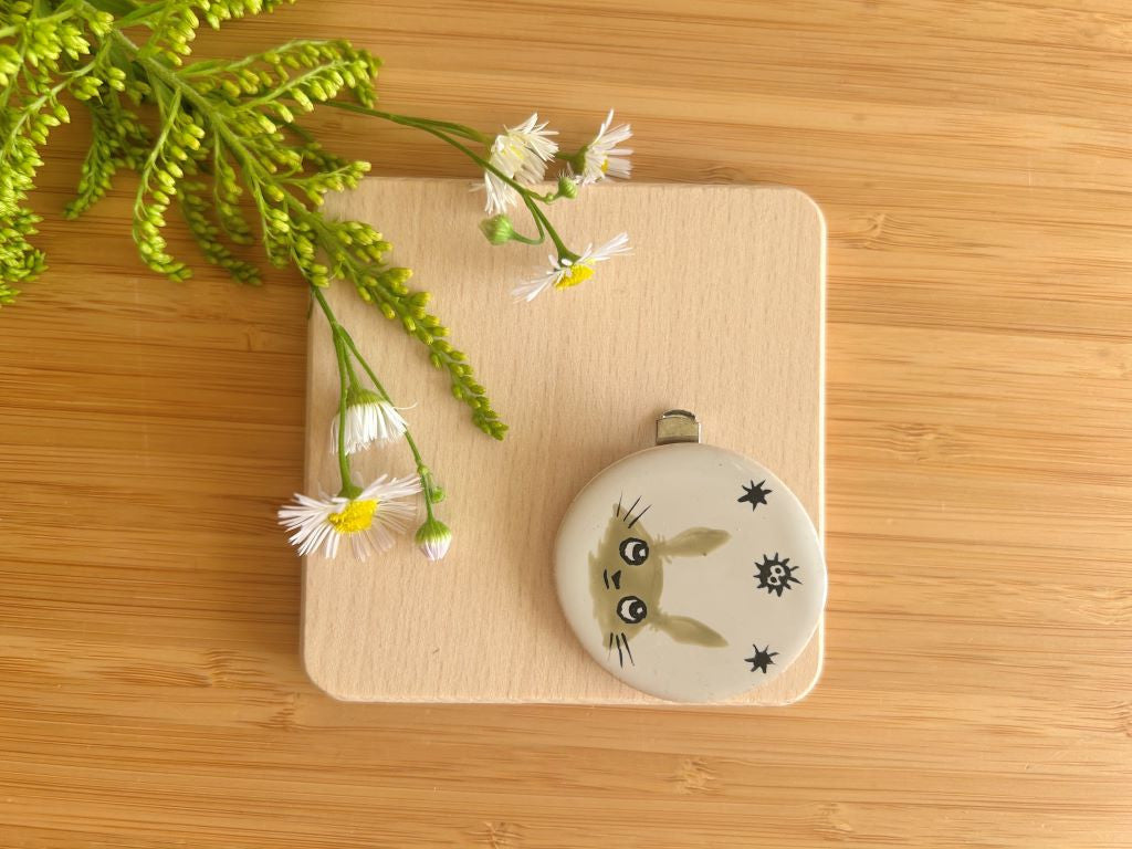 keramická spona/brož "Totoro"