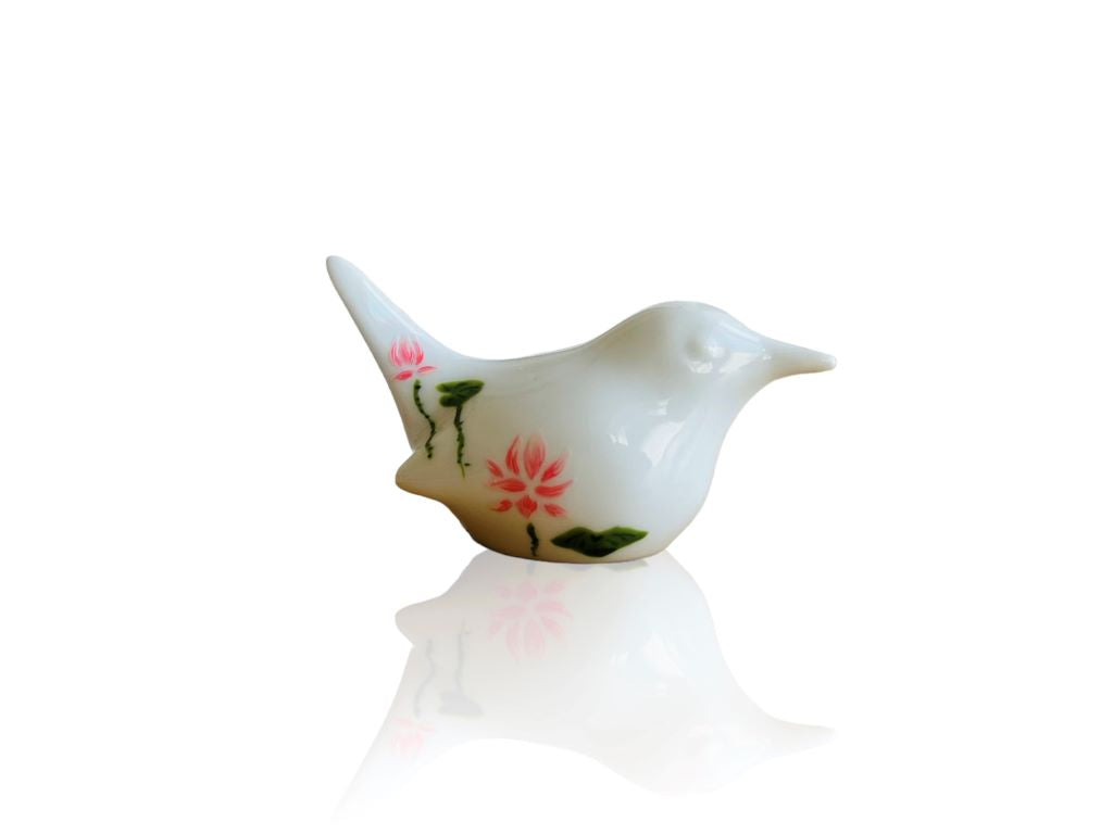 porcelánový ptáček s různými motivy z japonských zahrad