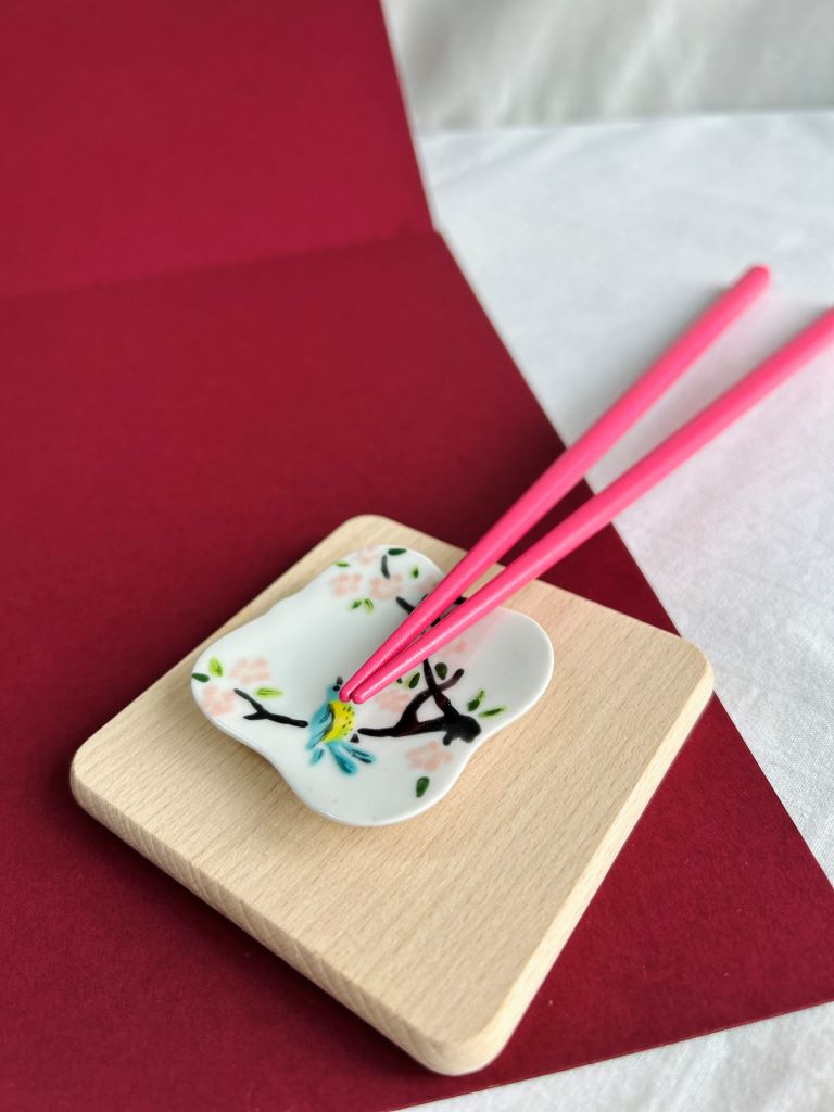 odkladač na hůlky čtvercový "Ptáček na sakuře" 5,5x5,5 cm
