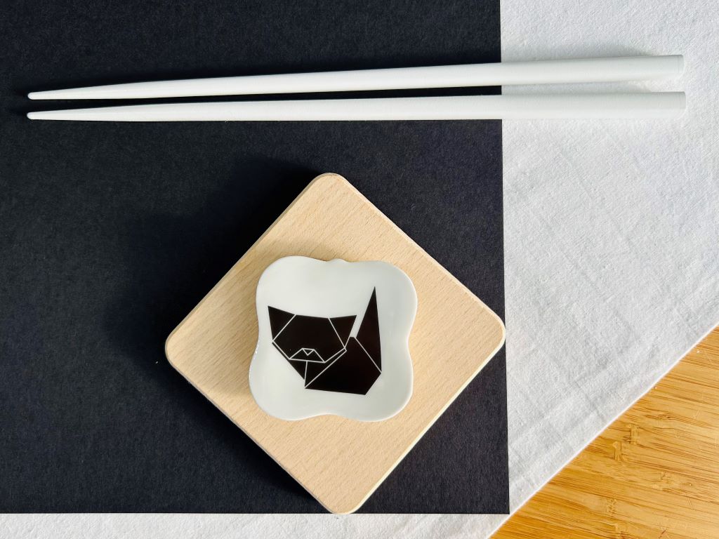 odkladač na hůlky čtvercový "Origami kočka" 5,5x5,5 cm