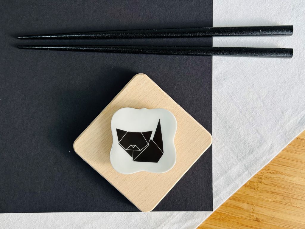 odkladač na hůlky čtvercový "Origami kočka" 5,5x5,5 cm