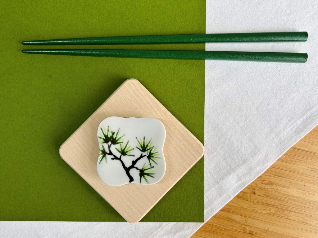 odkladač na hůlky čtvercový "Dlouhověká borovice" 5,5x5,5 cm
