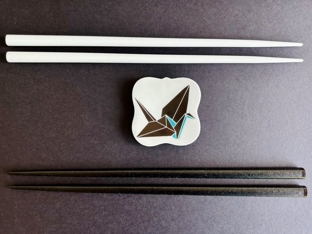 odkladač na hůlky čtvercový "Origami jeřáb" 5,5x5,5 cm