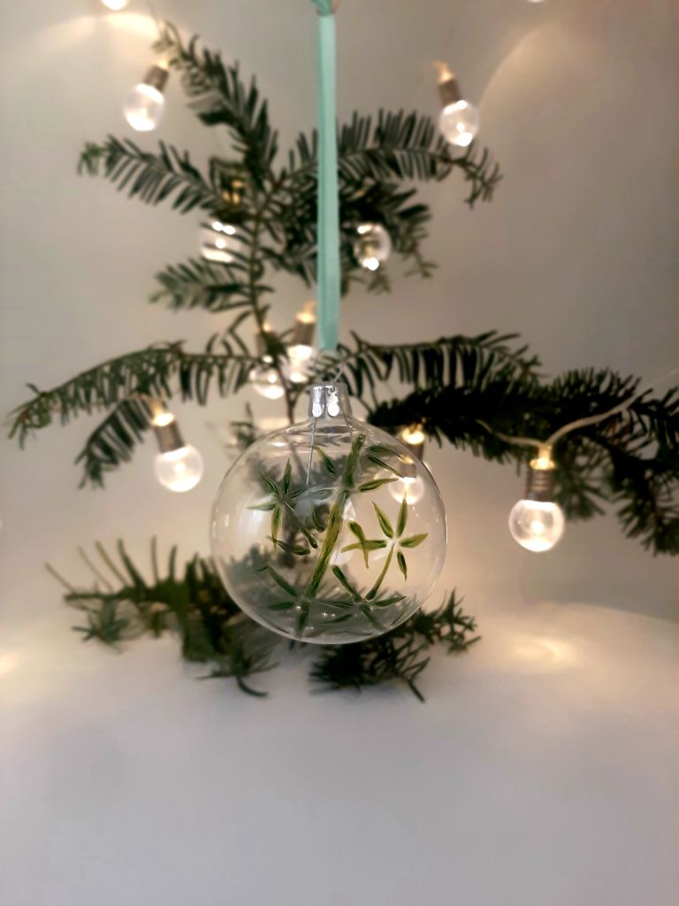 vánoční koulička "Bambusový háj" 6 cm