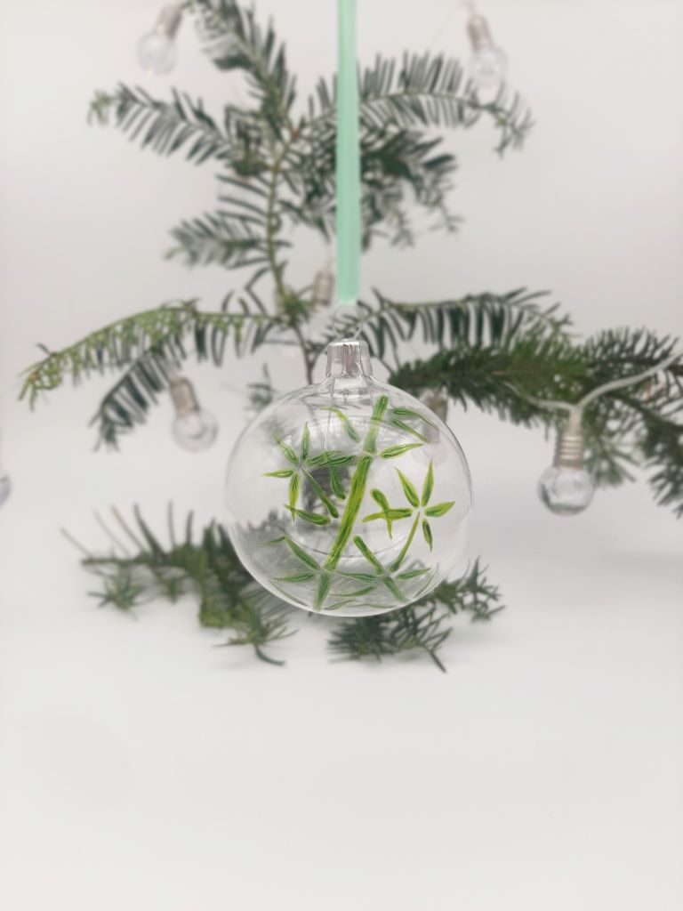 vánoční koulička "Bambusový háj" 6 cm