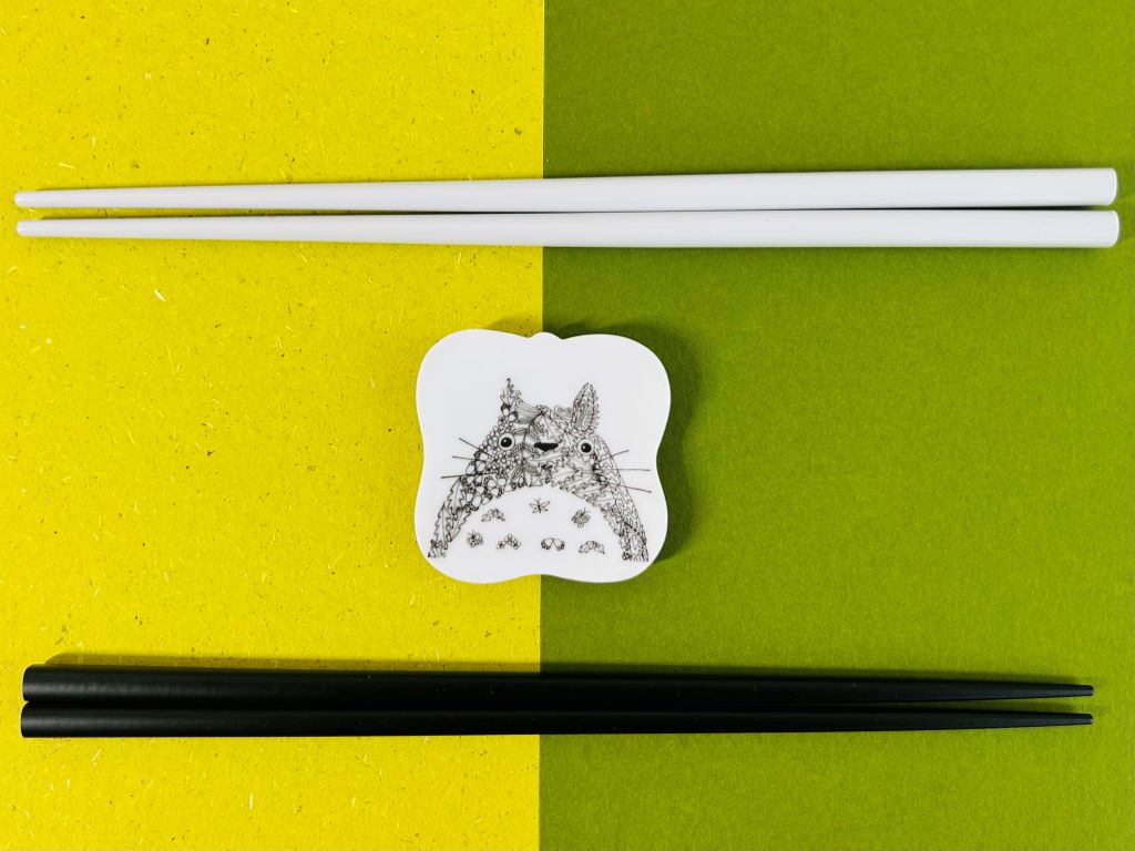 odkladač na hůlky čtvercový "Totoro" 5,5x5,5 cm