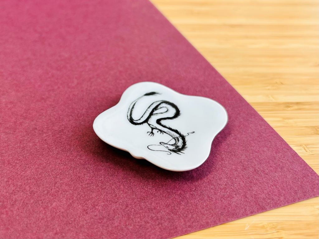 odkladač na hůlky čtvercový "Drak" 5,5x5,5 cm