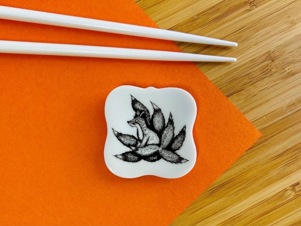 odkladač na hůlky čtvercový "Kyuubi no Kitsune" 5,5x5,5 cm