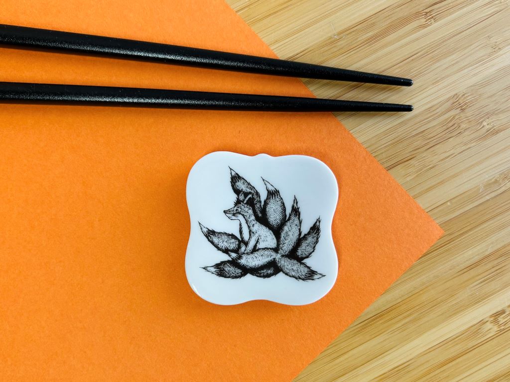 odkladač na hůlky čtvercový "Kyuubi no Kitsune" 5,5x5,5 cm