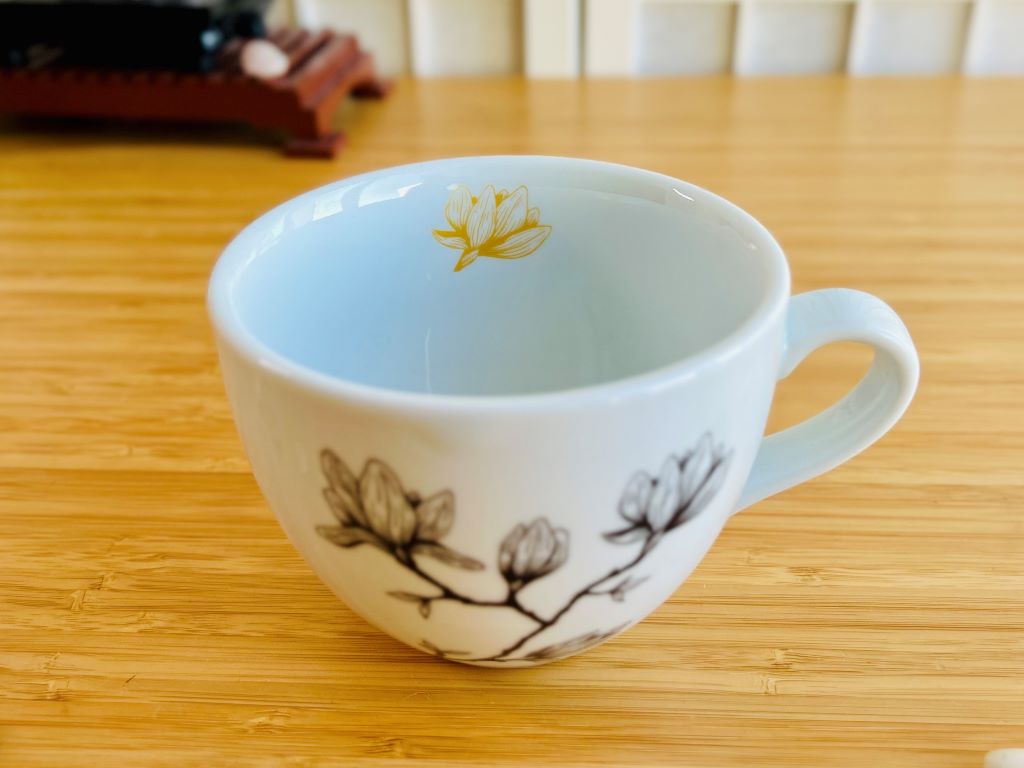 hrnek široký "Magnolie" se zlatou 480 ml