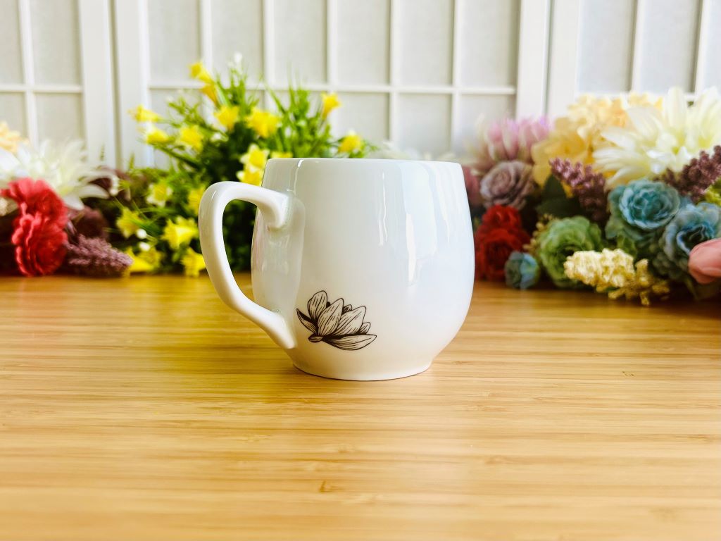hrnek "Magnolie" se zlatou 300 ml