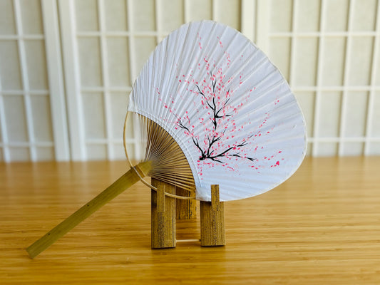 kulatý papírový vějíř "Ráno pod sakurou" ručně malovaný