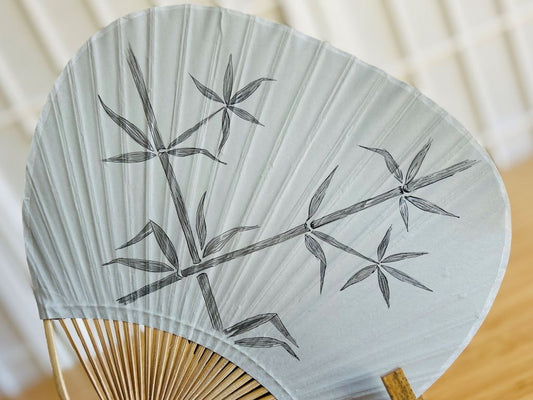 kulatý papírový vějíř "Bambusový háj" ručně malovaný