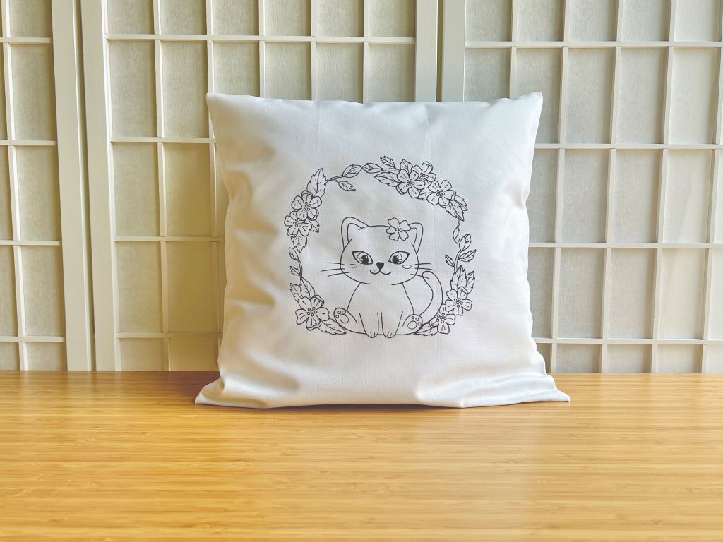 bílý polštář "ROZTOMILÁ ZVÍŘÁTKA" 40 x 40 cm různé motivy