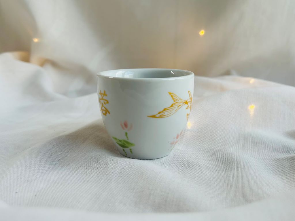 hrneček na espresso "Jezerní drahokamy aneb koi kapříci v lotosovém jezírku" 90 ml