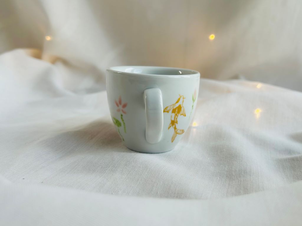 hrneček na espresso "Jezerní drahokamy aneb koi kapříci v lotosovém jezírku" 90 ml