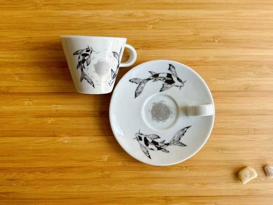 espresso hrneček s podšálkem "Jezerní drahokamy aneb koi kapříci s měsícem" 45 ml