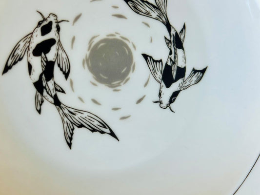 hluboký vintage talíř "Jezerní drahokamy aneb koi kapříci s měsícem" 24 cm