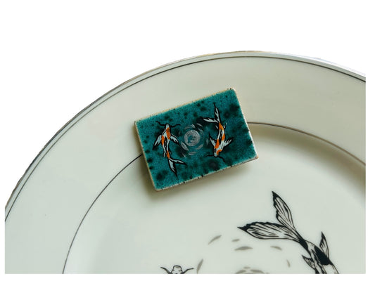 keramická brož tyrkysová "Jezerní drahokamy aneb koi kapříci s měsícem"