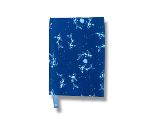 obal na knihu "Jezerní drahokamy aneb koi kapříci s měsícem" malý