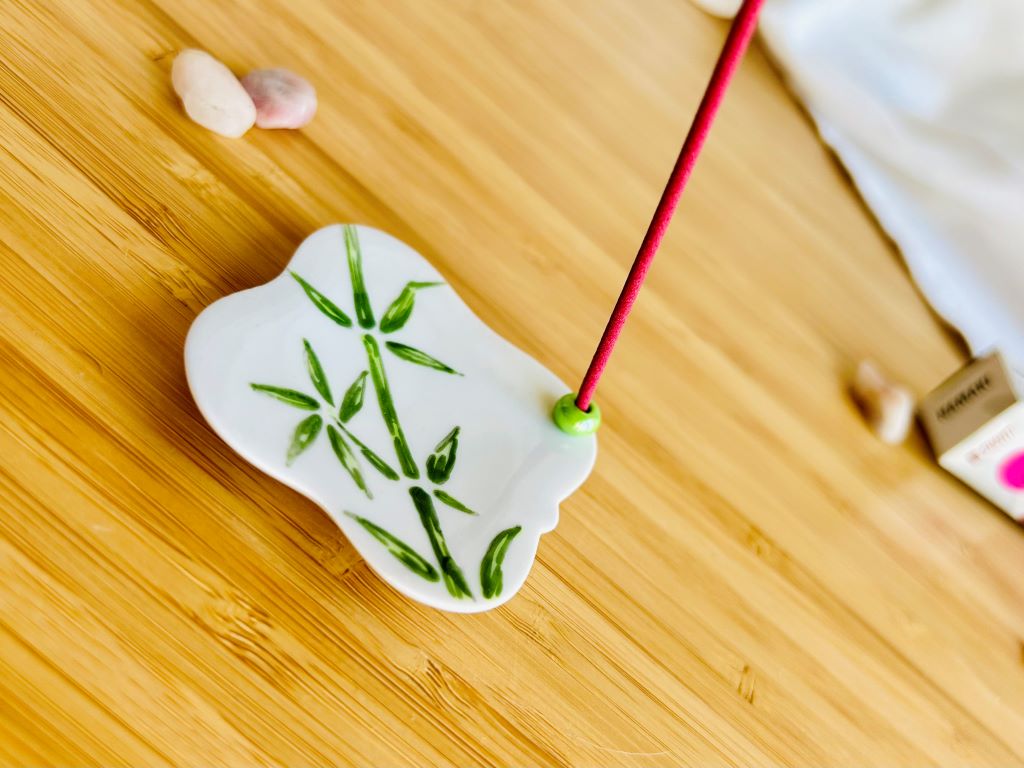 porcelánový stojánek na vonné tyčinky "Bambusový háj" 5,5x5,5 cm