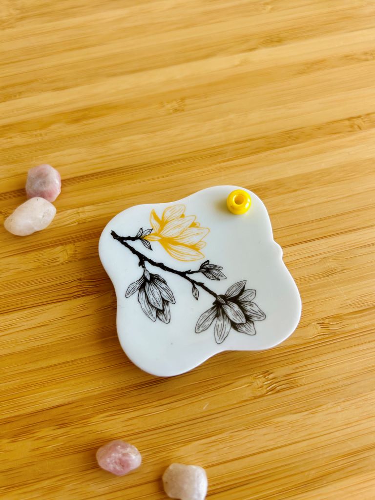 porcelánový stojánek na vonné tyčinky "Magnolie" se zlatou 5,5x5,5 cm
