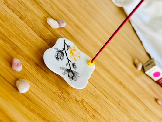 porcelánový stojánek na vonné tyčinky "Magnolie" se zlatou 5,5x5,5 cm