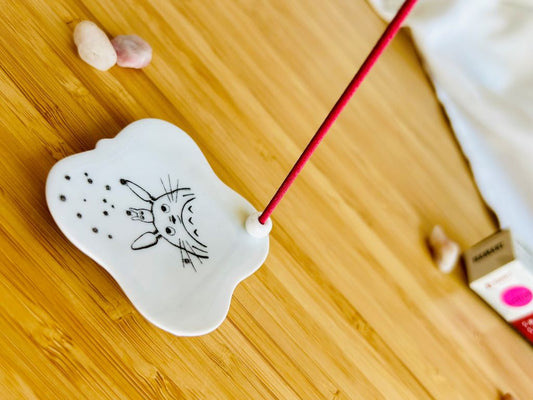 porcelánový stojánek na vonné tyčinky "Totoro"  5,5x5,5 cm