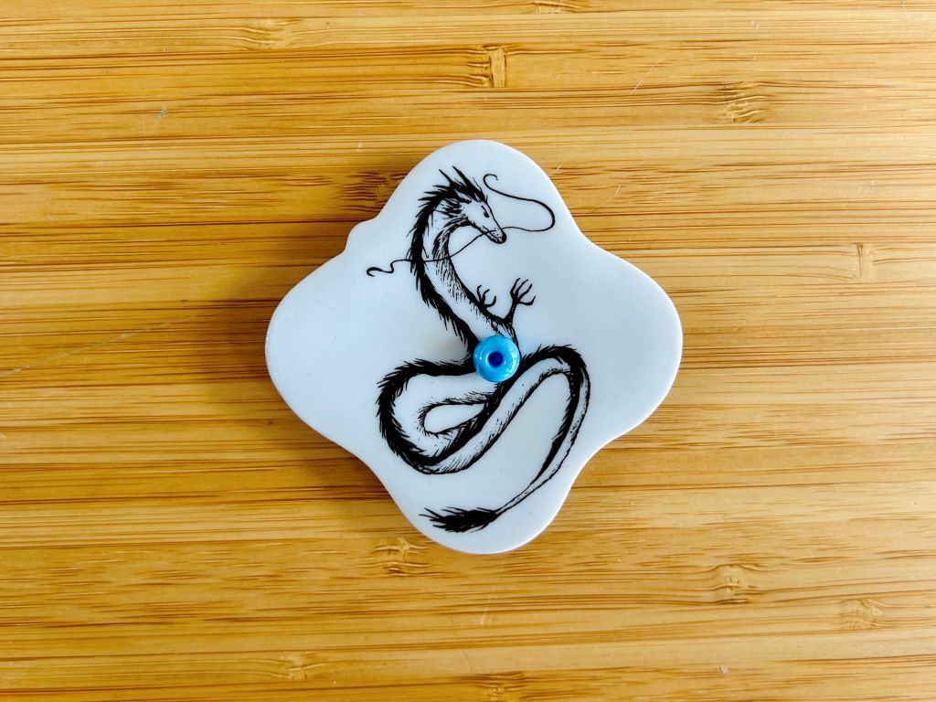 porcelánový stojánek na vonné tyčinky "Drak"  5,5x5,5 cm