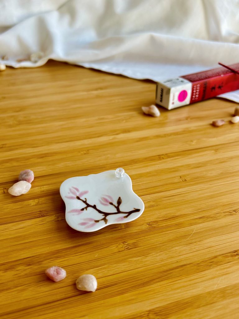 porcelánový stojánek na vonné tyčinky "Vůně jarního snu" 5,5x5,5 cm