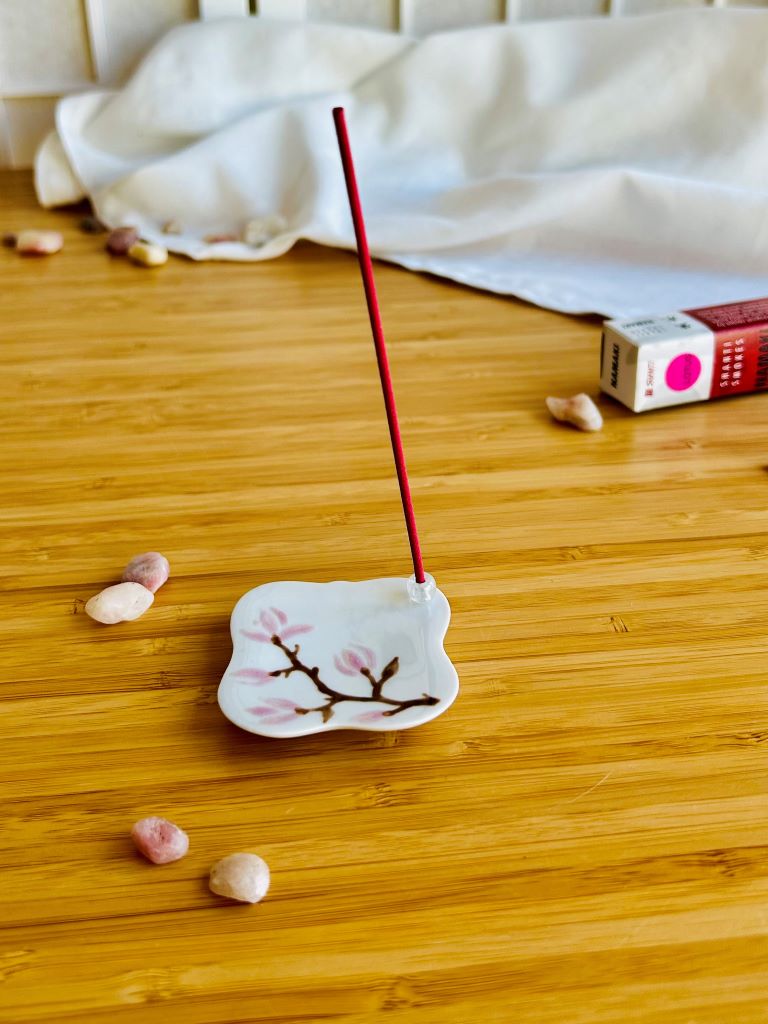 porcelánový stojánek na vonné tyčinky "Vůně jarního snu" 5,5x5,5 cm