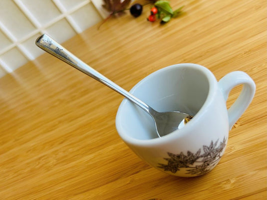 nerezová lžička "Javory"