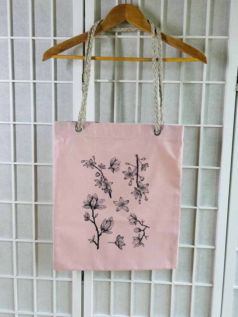 růžová nákupní taška "Jarní Japonsko" se šňůrovými uchy